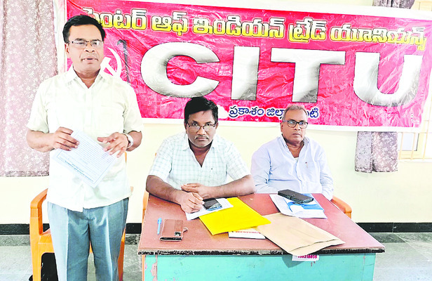 తోకపల్లి బస్టాండ్‌ వద్ద గుర్తుతెలియని వ్యక్తి మృతదేహం 
1