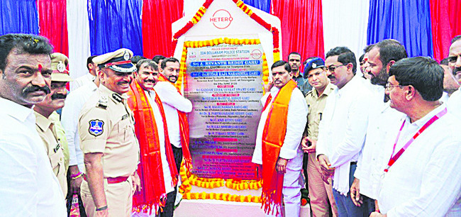 సరికొత్త హంగులతో పోలీస్స్టేషన్1