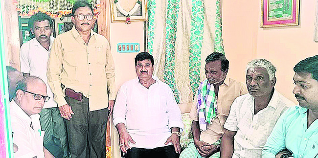 సర్పంచ్ల పిల్లలకు తల్లికి వందనం ఎందుకివ్వరు? 1