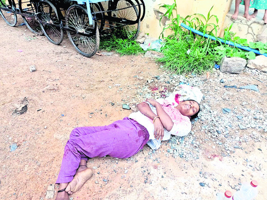 చేపలు పట్టేందుకు వెళ్లి న్యాయవాది మృతి
1