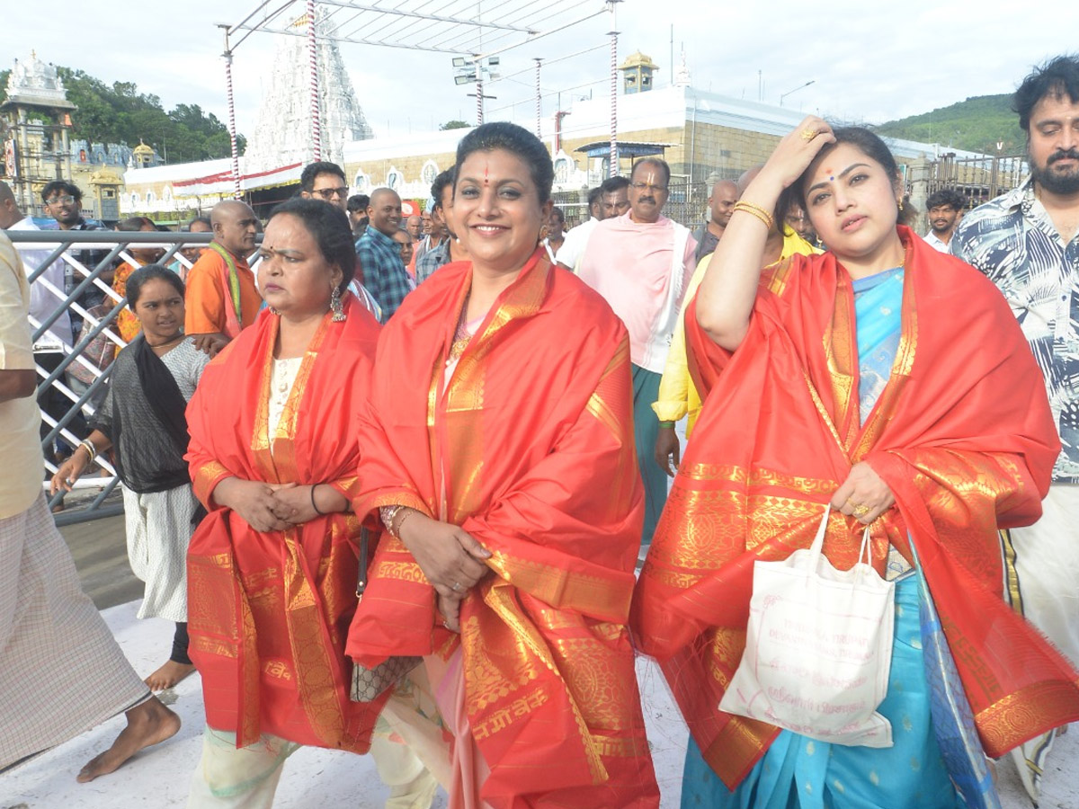 Actresses Roja,Meena And Indraja Visit Tirumala Temple Photos9