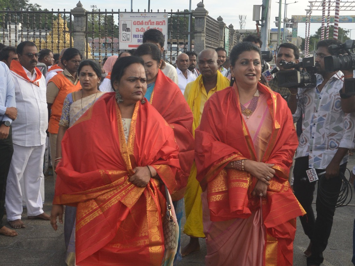 Actresses Roja,Meena And Indraja Visit Tirumala Temple Photos2