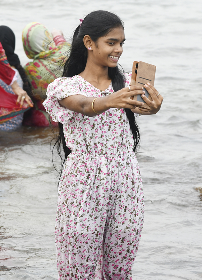 The noise of the waves on the Visakhapatnam coast11