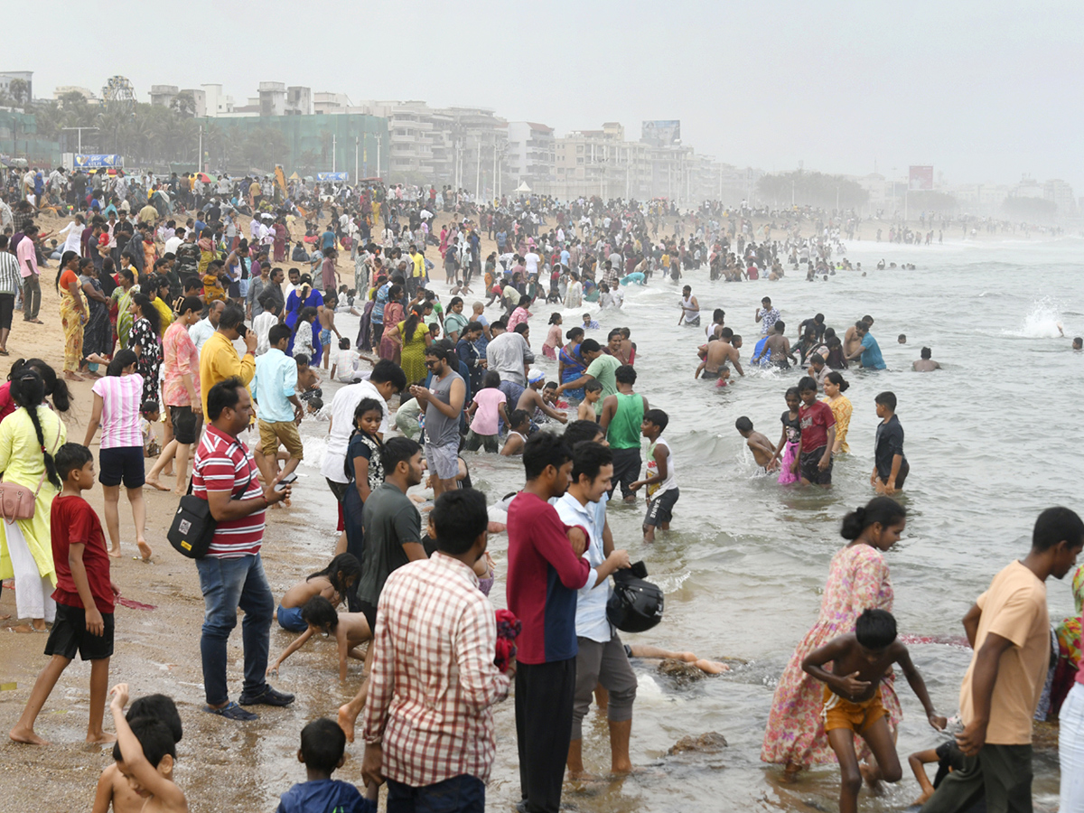 The noise of the waves on the Visakhapatnam coast2