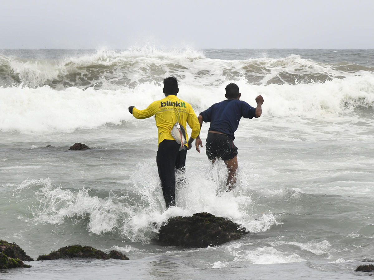 The noise of the waves on the Visakhapatnam coast6