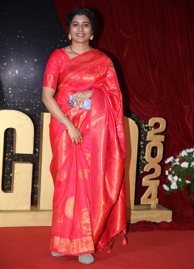 Tollywood Actress Nivetha Thomas AND Krithi Shetty Gaddar Awards9