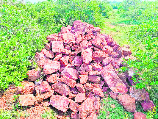 సిండికేట్‌ కబంధహస్తాల్లో గనులు 
1