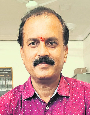 ఉన్నత చదువా.. పట్నమే దారి!2