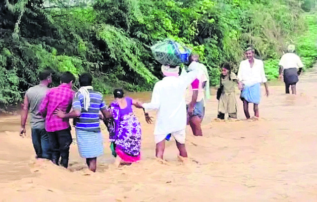 జోరుగా వర్షాలు.. పొంగిన నదులు2