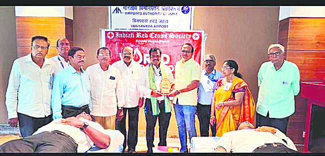 కళాత్మక యోగాసనాలతో ప్రజల్లో చైతన్యం 1