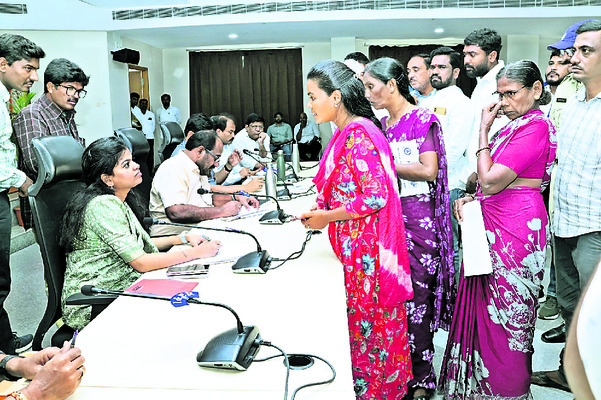 వినతులు త్వరగా పరిష్కరించండి1