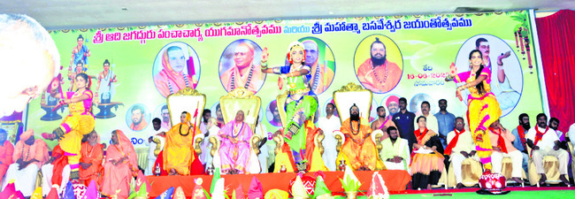 అందరిపై జగద్గురువుల ఆశీస్సులు 1
