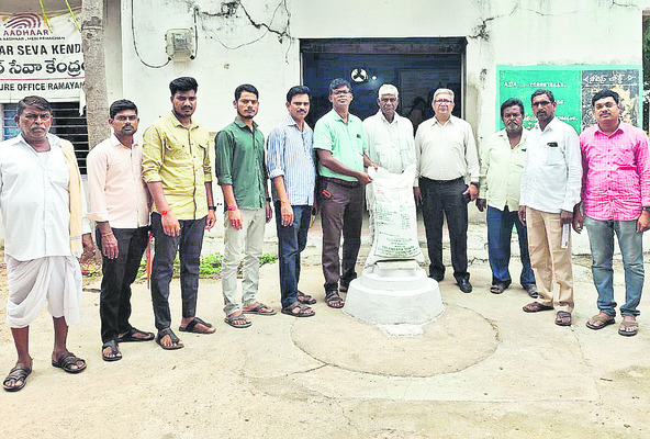 ప్రైవేట్‌ పాఠశాలలదోపిడీని అరికట్టాలి 
1