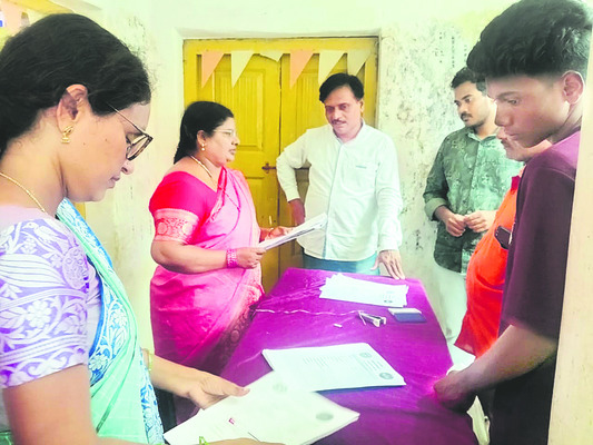 ప్రైవేట్‌ పాఠశాలలదోపిడీని అరికట్టాలి 
2