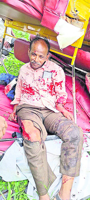 రోడ్డు ప్రమాదంలో నలుగురికి గాయాలు1
