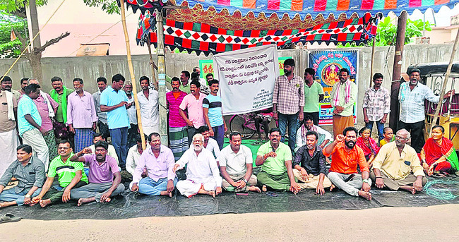 జీడి కార్మికుల పొట్టకొట్టొద్దు   1