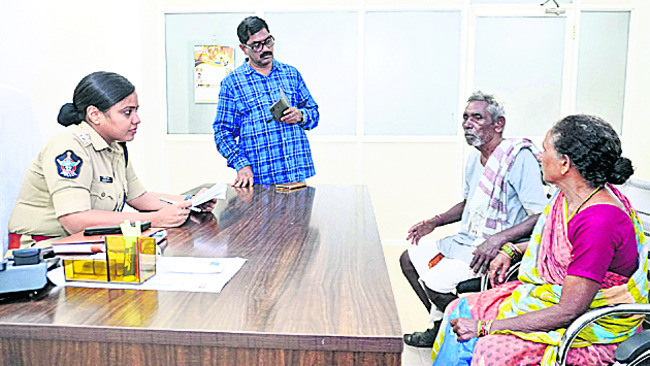 పీజీఆర్ఎస్కు 118 వినతులు2