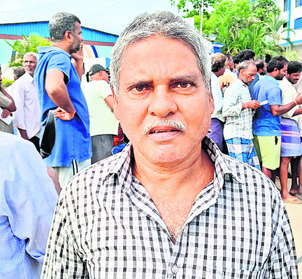 ఔట్సోర్సింగ్ ఉద్యోగుల నిరసన
1
