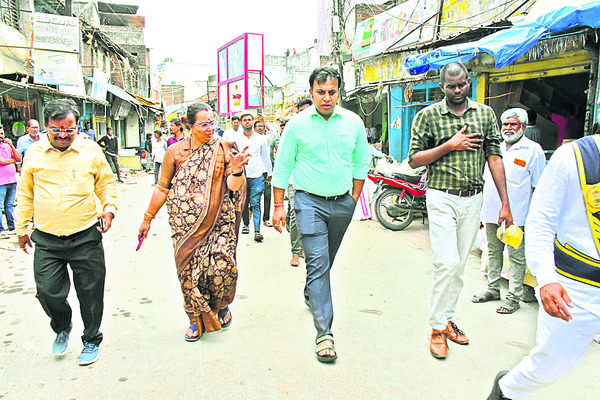 పోలీస్ బందోబస్తు మధ్య ‘విస్తరణ’1