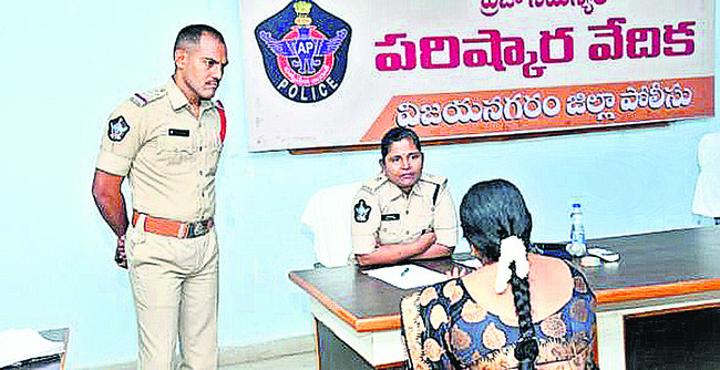 ఉచిత సీట్లు ఇవ్వకపోతే ప్రైవేట్ పాఠశాలలపై చర్యలు1
