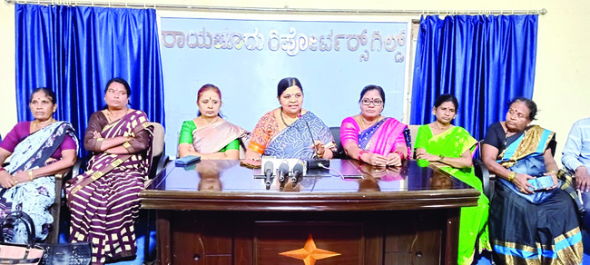 కాటేసిన పాముతోనే ఆస్పత్రికి రైతు2