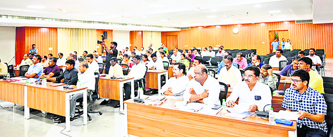 అభివృద్ధిలో అధికారుల పాత్ర కీలకం1