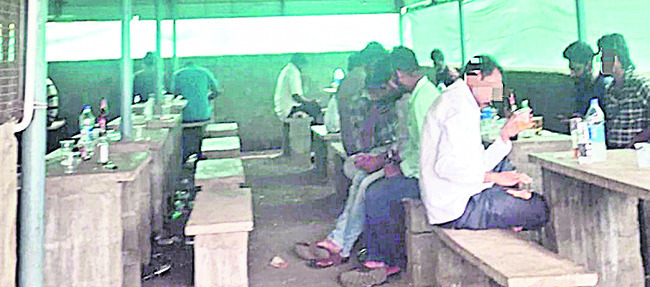 గూడెంలో మద్యం పరవళ్లు 1