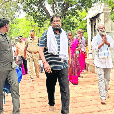 శ్రీవారిని దర్శించుకున్న మంత్రి అడ్లూరి4
