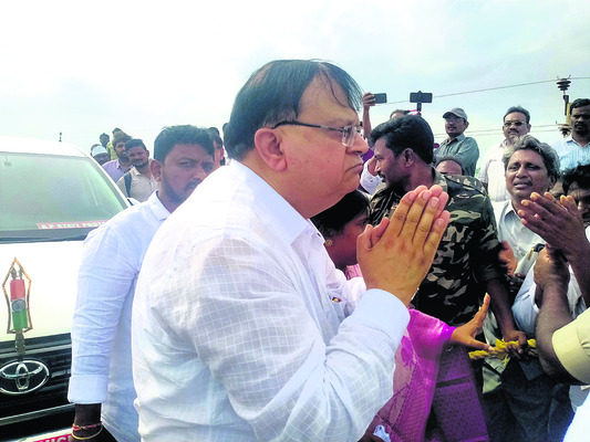 వినతులు.. వేడుకోళ్లు.. 1