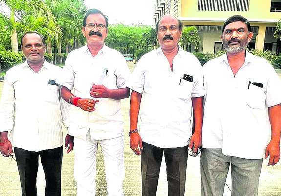 శ్రీవారిని దర్శించుకున్న మంత్రి అడ్లూరి1