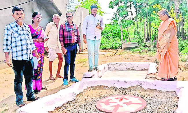 పెట్రోల్బంక్ నిర్మాణానికి స్థల పరిశీలన
2