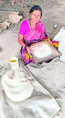 సర్కార్‌ బడికి.. నాణ్యత లేని సన్న బియ్యం 3