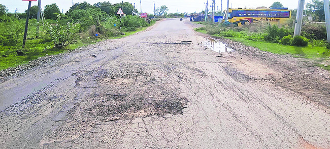 చూసి వెళ్లండోయ్.. నడుములిరుగుతయ్! 2