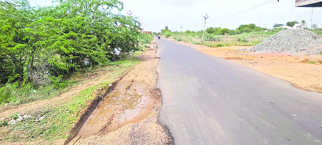 చూసి వెళ్లండోయ్.. నడుములిరుగుతయ్! 3