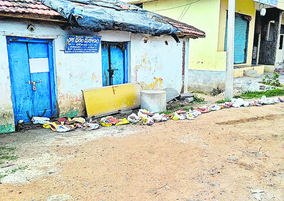 రేషన్ కష్టాలు
1