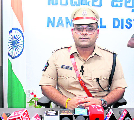 మా పాఠశాలను రద్దు చేయొద్దు 1