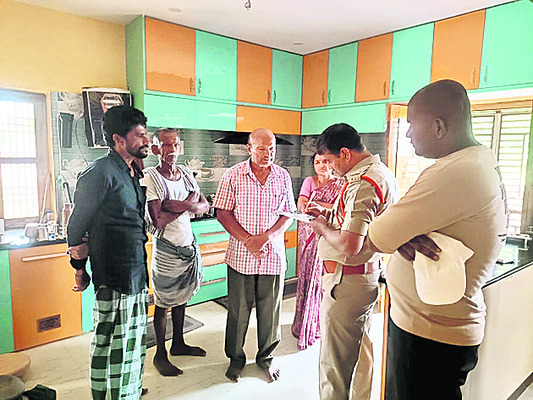 నిచ్చెన వేసి..చోరీ చేసి! 1