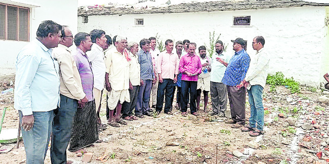 విద్యార్థులకు ఉచిత బస్పాస్లు ఇవ్వాలి
2