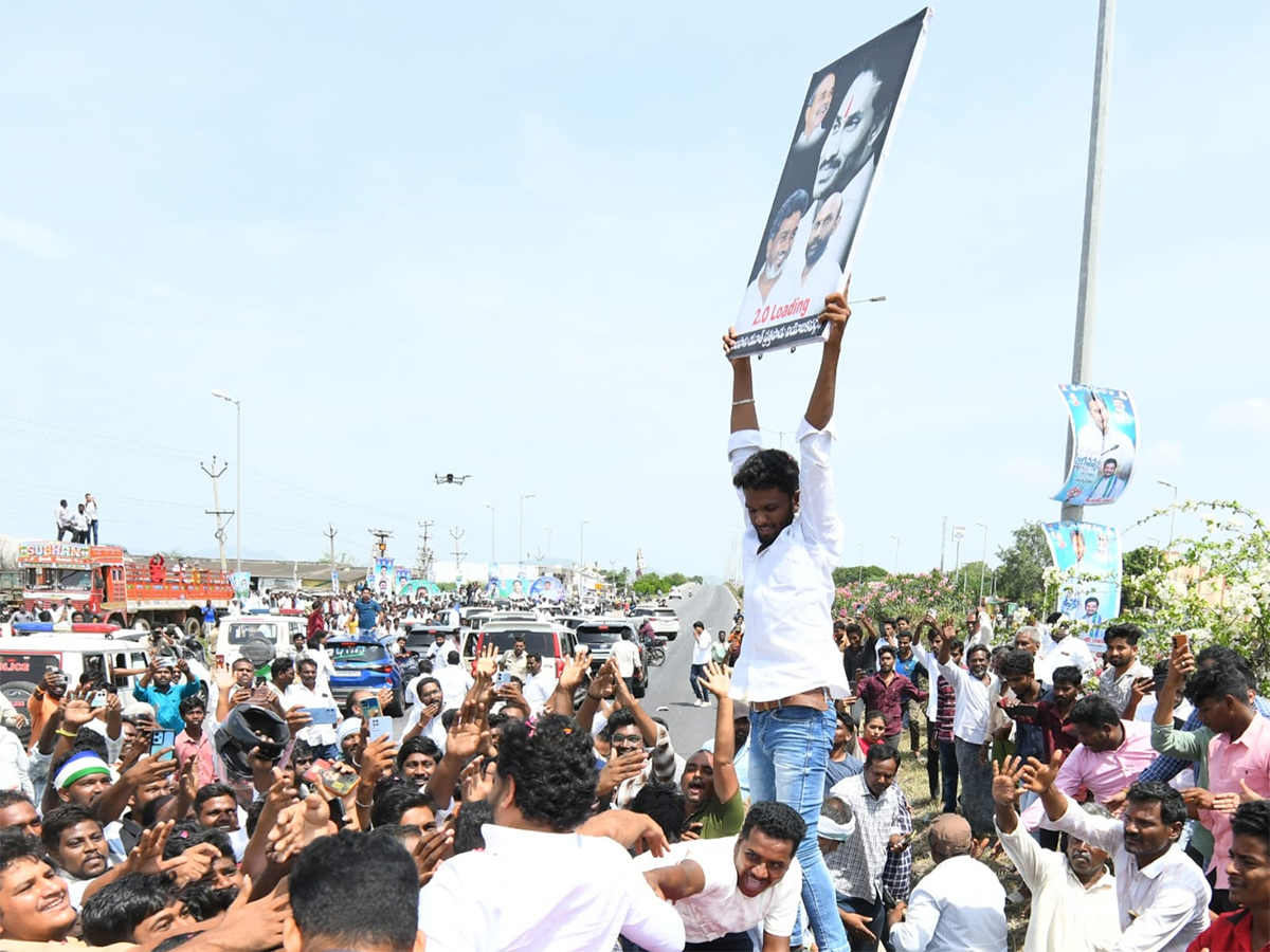 YS Jagan Consoles Nagamalleswara Rao Family Sattenapalli Tour15