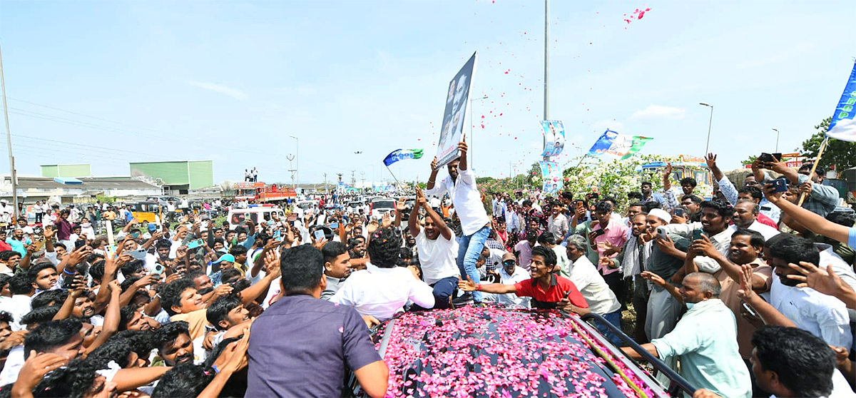 YS Jagan Consoles Nagamalleswara Rao Family Sattenapalli Tour6