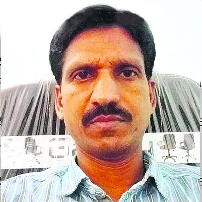 ● దొడ్డిదారిన బడాబాబుల చెంతకు.. ● హోల్‌సెల్‌ గోదాం నుంచ1
