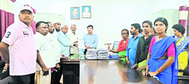 ఉత్తర్వులిచ్చారు.. ఆప్షన్ మరిచారు 1