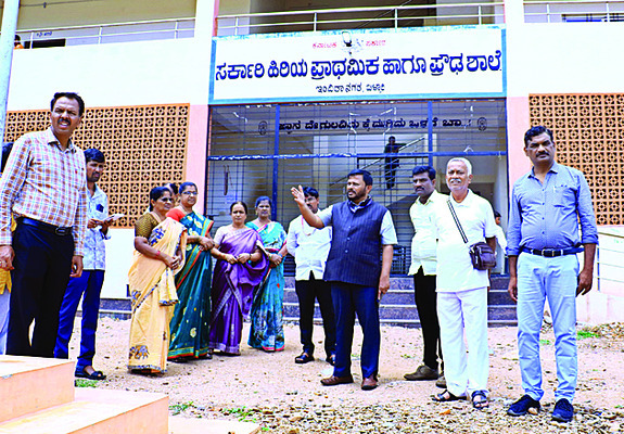 విద్యార్థులను సత్పౌరులుగా తీర్చిదిద్దండి 1