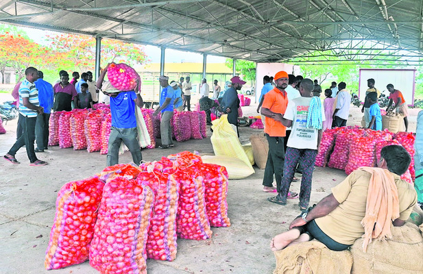 విద్యార్థులు క్రీడల్లో రాణించాలి
1
