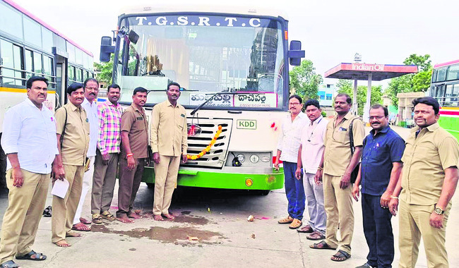 ప్రజలకు అందుబాటులో ఉండాలి1