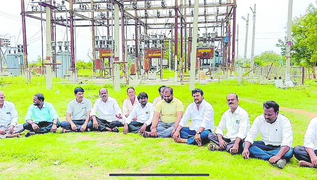 రేణుక ఎల్లమ్మ ఆలయంలో హుండీ లెక్కింపు
2
