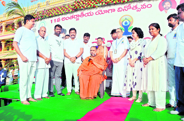 ప్రతి ఒక్కరి జీవితంలో యోగా భాగమవ్వాలి1