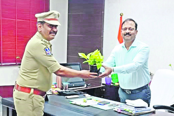 డీఈవో ఆఫీస్ స్థలం కోర్టుకు కేటాయించాలి 2