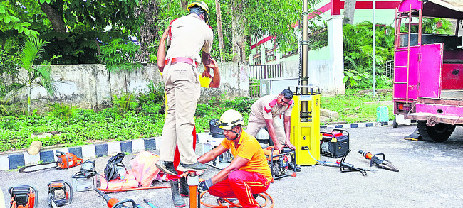 విపత్తులు ఎదుర్కొనేలా మాక్డ్రిల్ 2