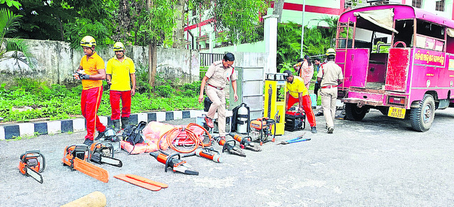 విపత్తులు ఎదుర్కొనేలా మాక్డ్రిల్ 1